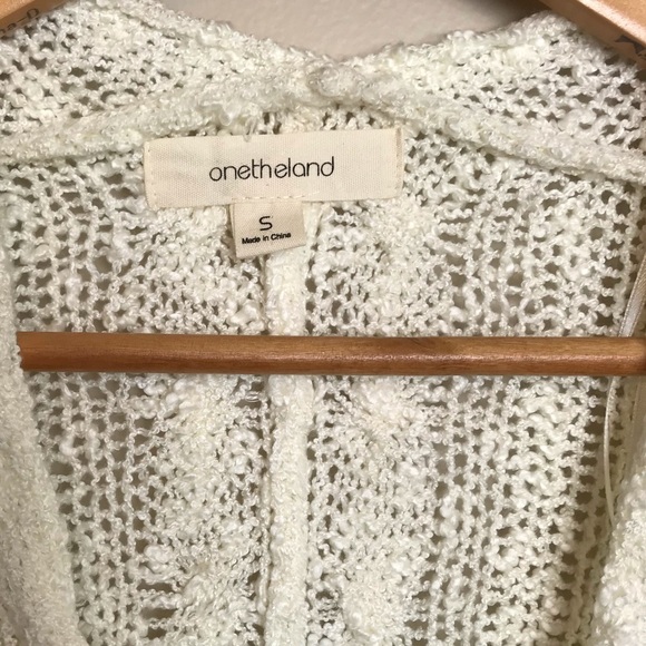 Onetheland Small winter White V-Neck Sweater - Picture 2 of 5
